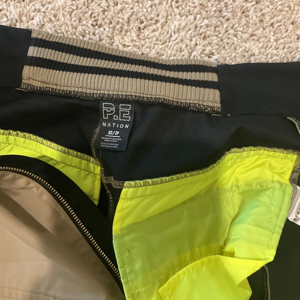 P.E NATION PROPEL SKIRT. SIZE: XS, BROWN/NEON YELLOW. - Picture 9 of 14
